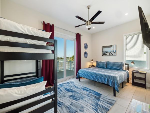 Six Bedroom Vacation Rental Pensacola Beach Sleeps 25