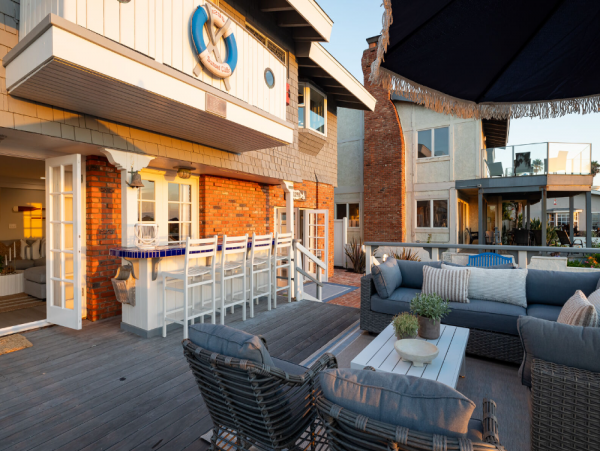 Modern Perfect Getaway Steps from the Beach