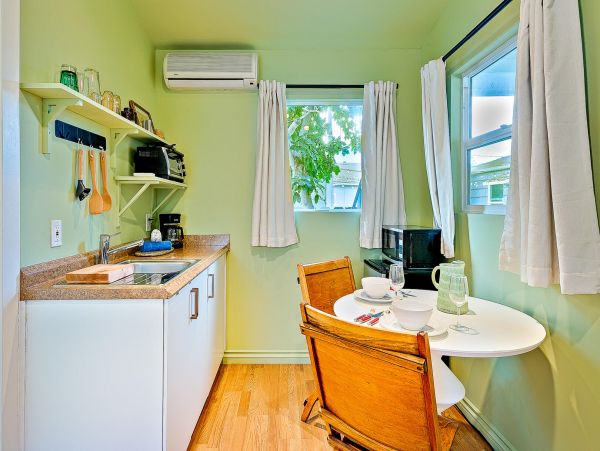 Ocean Beach Three Bedroom Plus Studio Apartment Vacation Rental