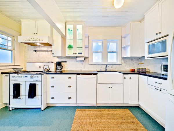Ocean Beach Three Bedroom Plus Studio Apartment Vacation Rental