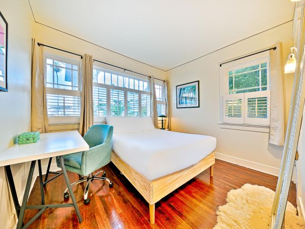 Ocean Beach Three Bedroom Plus Studio Apartment Vacation Rental