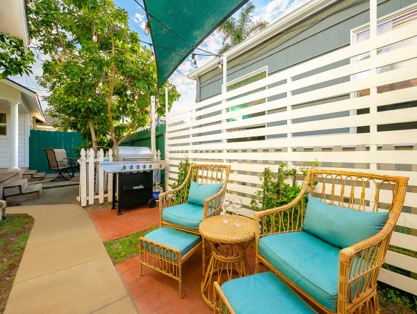 Ocean Beach Three Bedroom Plus Studio Apartment Vacation Rental