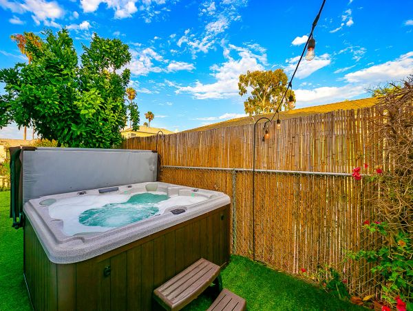 Ocean Beach Three Bedroom Plus Studio Apartment Vacation Rental