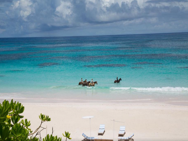 Beachfront Luxury Vacation Rental in Bahamas