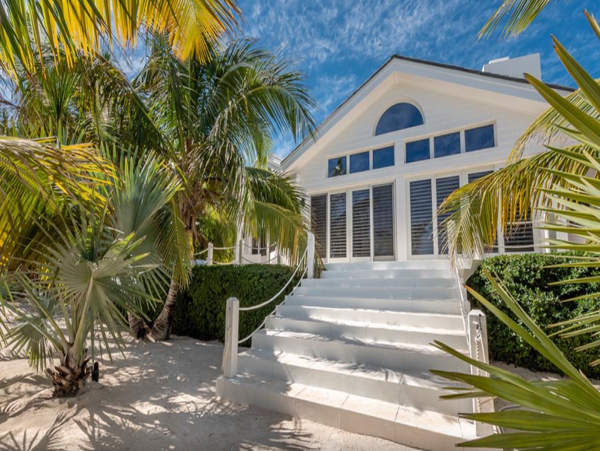Beachfront Luxury Vacation Rental in Bahamas