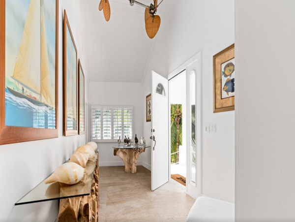 Beachfront Luxury Vacation Rental in Bahamas