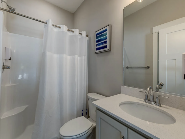 Beautiful Home for your Family Vacation with Pool Walk to Beach