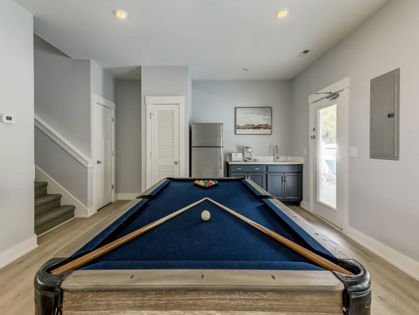 Beautiful Home for your Family Vacation with Pool Walk to Beach