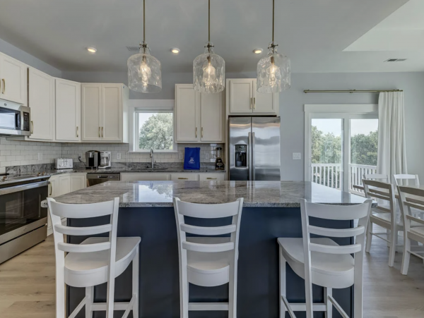 Beautiful Home for your Family Vacation with Pool Walk to Beach