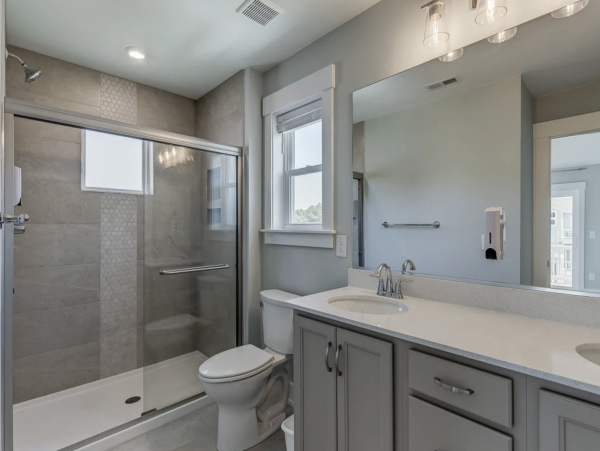 Beautiful Home for your Family Vacation with Pool Walk to Beach