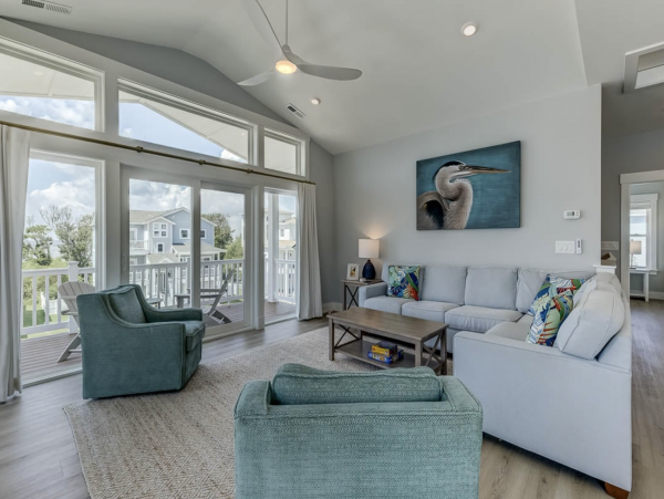 Beautiful Home for your Family Vacation with Pool Walk to Beach