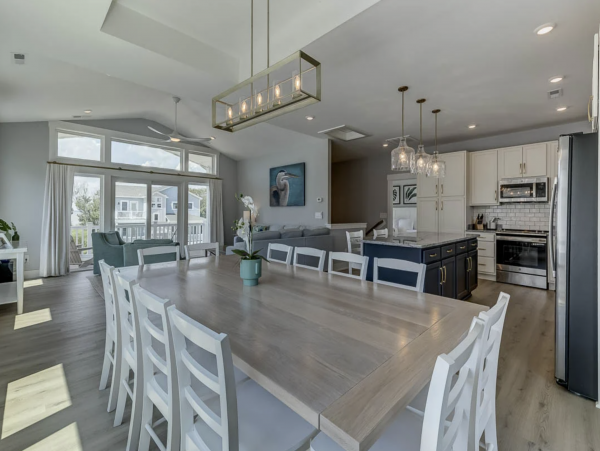 Beautiful Home for your Family Vacation with Pool Walk to Beach