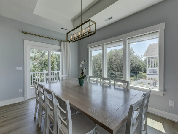 Beautiful Home for your Family Vacation with Pool Walk to Beach