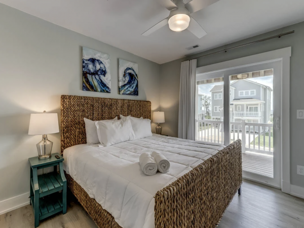 Beautiful Home for your Family Vacation with Pool Walk to Beach