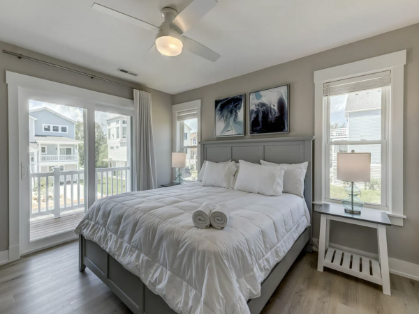 Beautiful Home for your Family Vacation with Pool Walk to Beach