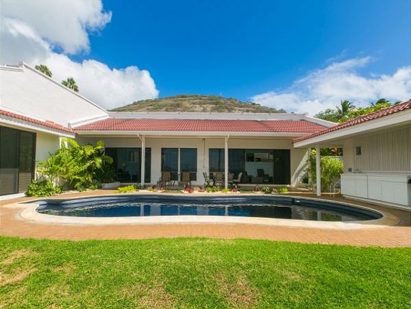 Honolulu Vacation Home with 4 Bedroom, Pool & Sunset Views