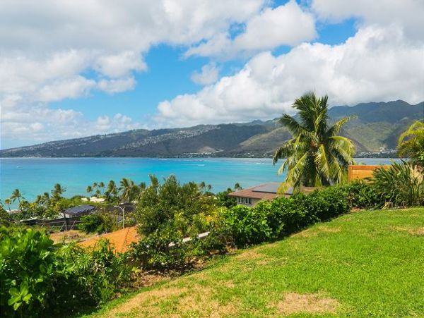 Honolulu Vacation Home with 4 Bedroom, Pool & Sunset Views