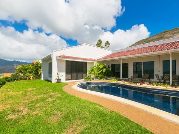 Honolulu Vacation Home with 4 Bedroom, Pool & Sunset Views