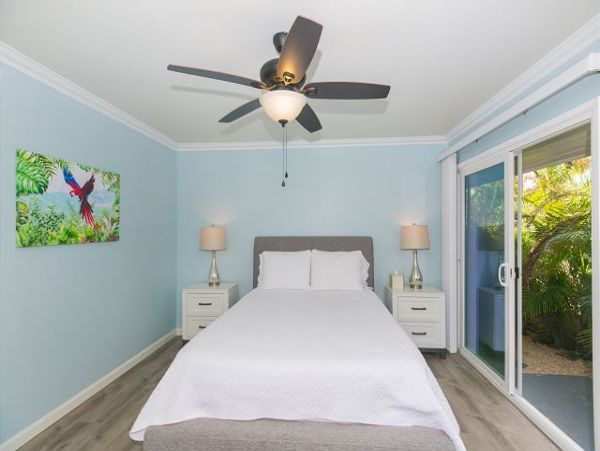 Honolulu Vacation Home with 4 Bedroom, Pool & Sunset Views