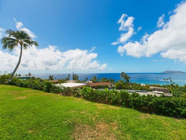 Honolulu Vacation Home with 4 Bedroom, Pool & Sunset Views