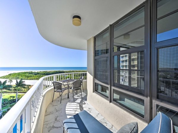 Enjoy a Top-Notch Beachfront Location at this 2 Bdrm Condo in Marco Island