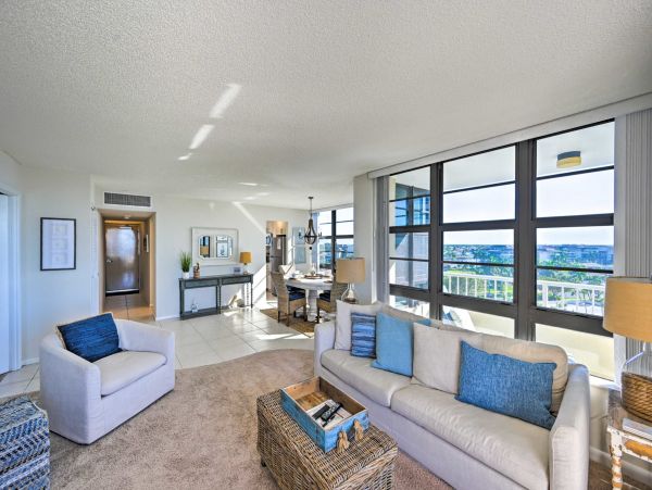 Enjoy a Top-Notch Beachfront Location at this 2 Bdrm Condo in Marco Island