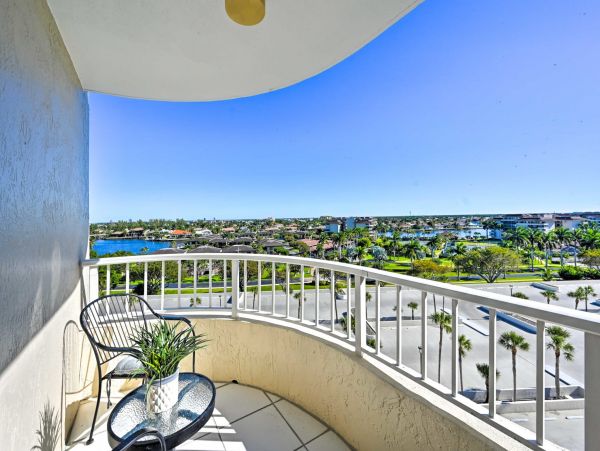 Enjoy a Top-Notch Beachfront Location at this 2 Bdrm Condo in Marco Island