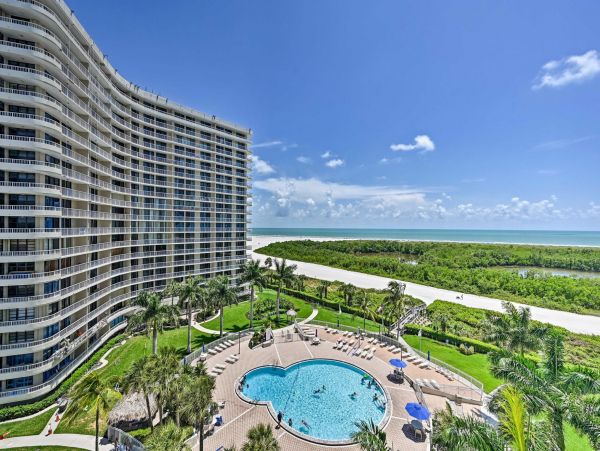Enjoy a Top-Notch Beachfront Location at this 2 Bdrm Condo in Marco Island