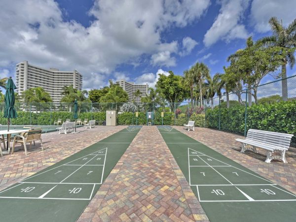 Enjoy a Top-Notch Beachfront Location at this 2 Bdrm Condo in Marco Island
