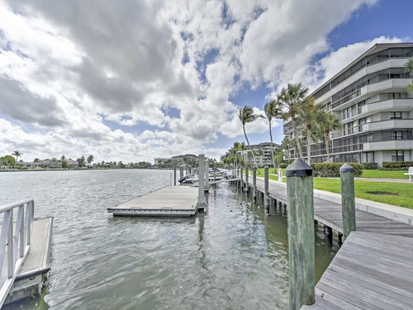 Enjoy a Top-Notch Beachfront Location at this 2 Bdrm Condo in Marco Island