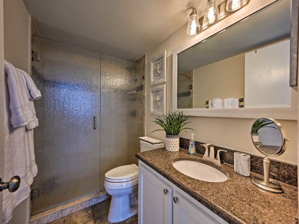 Enjoy a Top-Notch Beachfront Location at this 2 Bdrm Condo in Marco Island