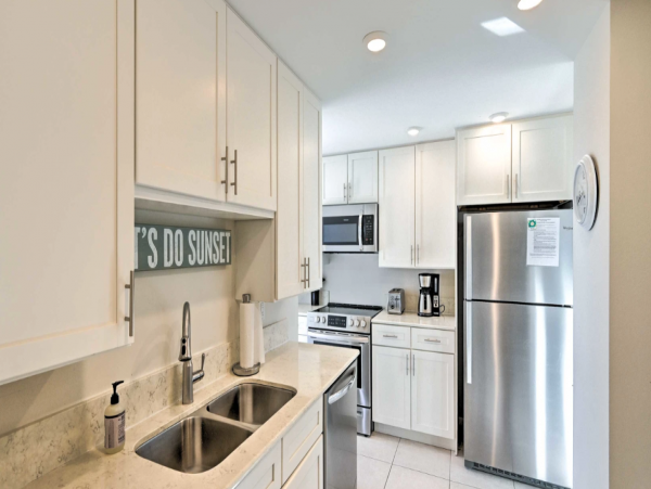 Enjoy a Top-Notch Beachfront Location at this 2 Bdrm Condo in Marco Island