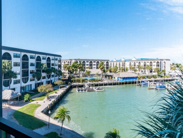 Marco Island Vacation Condo Two Bedrooms Sleeps Six Guests