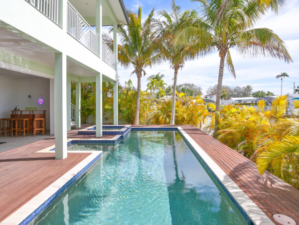 Bradenton 3 Bedroom Rental with Pool & Canal Views Sleeps 6