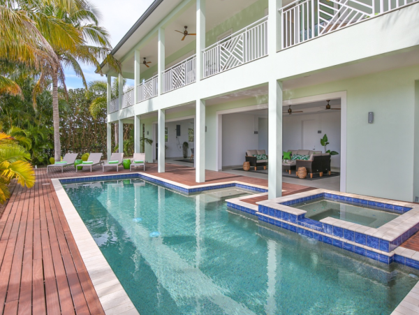 Bradenton 3 Bedroom Rental with Pool & Canal Views Sleeps 6