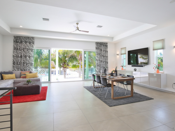 Bradenton 3 Bedroom Rental with Pool & Canal Views Sleeps 6
