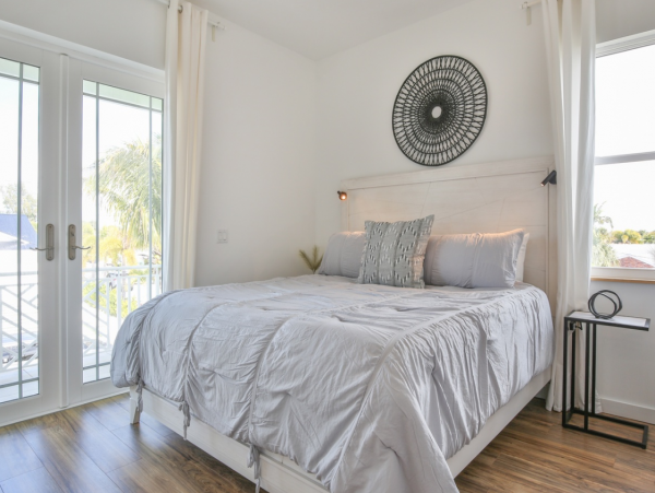 Bradenton 3 Bedroom Rental with Pool & Canal Views Sleeps 6