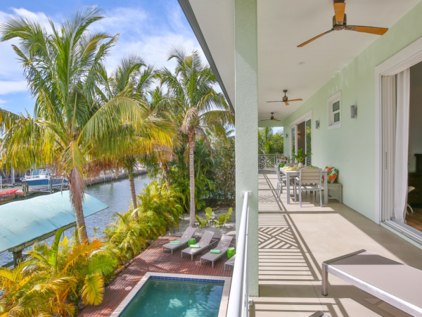Bradenton 3 Bedroom Rental with Pool & Canal Views Sleeps 6