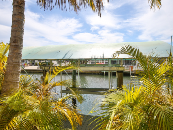 Bradenton 3 Bedroom Rental with Pool & Canal Views Sleeps 6