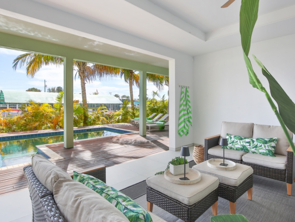 Bradenton 3 Bedroom Rental with Pool & Canal Views Sleeps 6