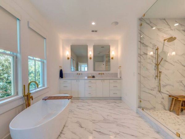 Isle of Palms Luxury 6 Bedroom Pool Home Sleeps 12 Guests