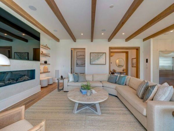 Isle of Palms Luxury 6 Bedroom Pool Home Sleeps 12 Guests