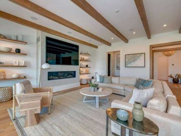 Isle of Palms Luxury 6 Bedroom Pool Home Sleeps 12 Guests