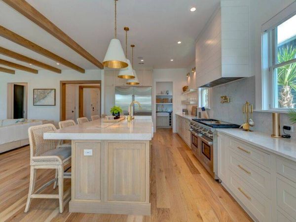 Isle of Palms Luxury 6 Bedroom Pool Home Sleeps 12 Guests