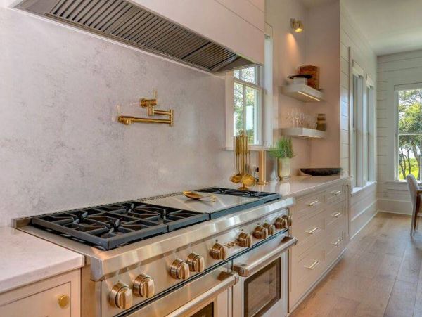 Isle of Palms Luxury 6 Bedroom Pool Home Sleeps 12 Guests