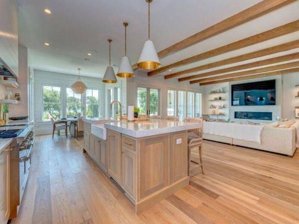 Isle of Palms Luxury 6 Bedroom Pool Home Sleeps 12 Guests