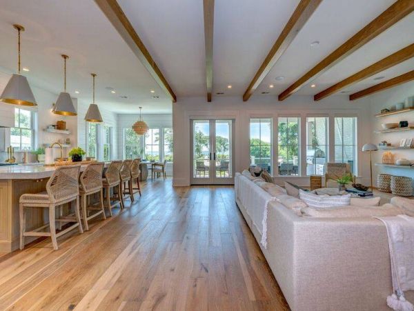 Isle of Palms Luxury 6 Bedroom Pool Home Sleeps 12 Guests