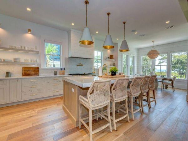 Isle of Palms Luxury 6 Bedroom Pool Home Sleeps 12 Guests