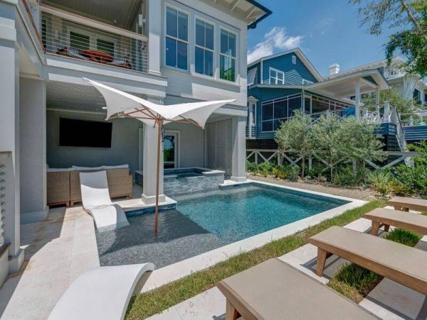 Isle of Palms Luxury 6 Bedroom Pool Home Sleeps 12 Guests