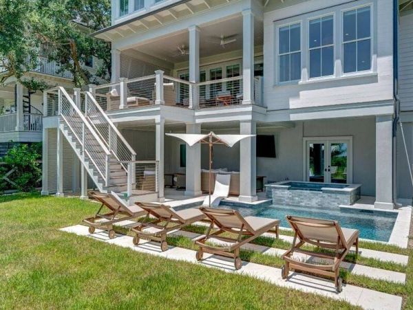 Isle of Palms Luxury 6 Bedroom Pool Home Sleeps 12 Guests